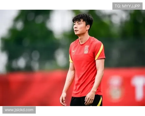 国家队迎关键战新帅战术调整引发球迷与媒体广泛热议持续升温