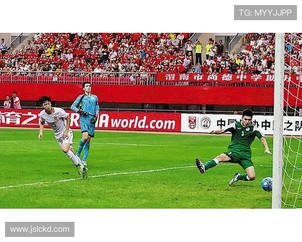 欧洲足坛劲旅上演惊天逆转大战引爆球迷热议新赛季竞争格局变化