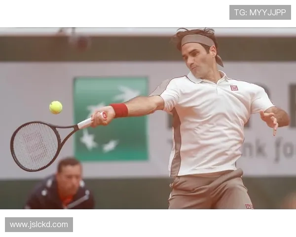 网球大满贯赛事回顾：费德勒与纳达尔精彩对决引爆全场