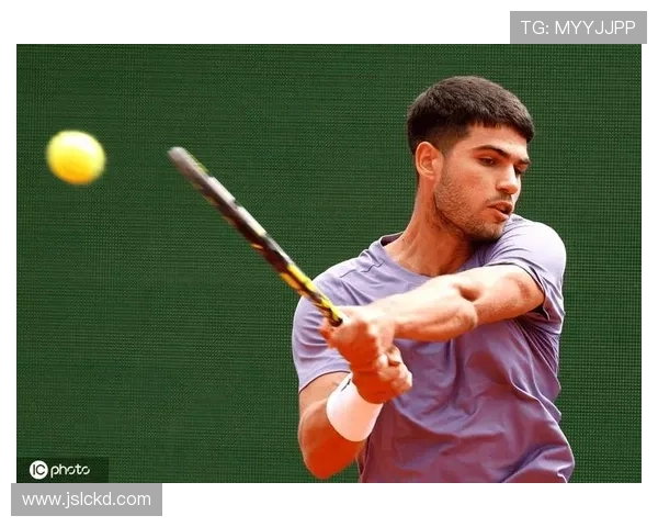 阿尔卡拉斯惊险逆转晋级大师赛四强年轻力量再掀网坛风暴